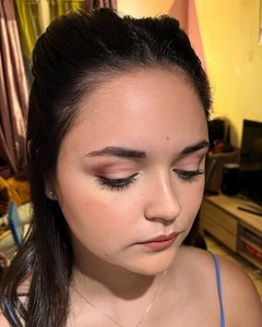 Maquillage rosé et prune d'Andréa