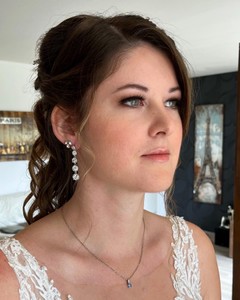 Maquillage intense et sophistiqué avec faux cils