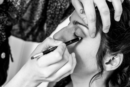 Travail du regard en intensifiant le ras des cils 